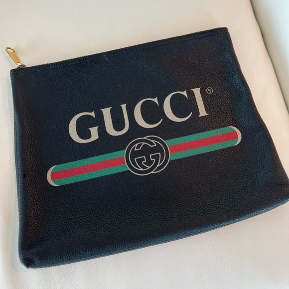 Gucci Handbags - Gucci pouch
